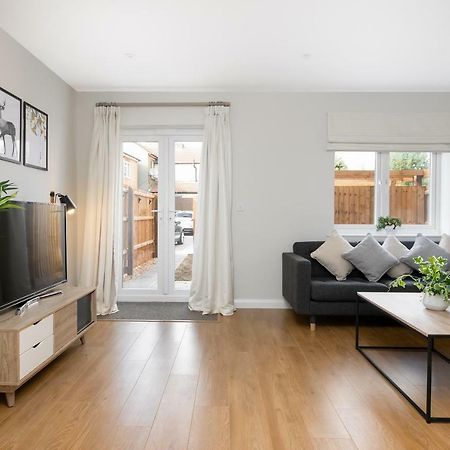 Turtle And Rabbit - Comfortable And Spacious Houses Слау Екстер'єр фото