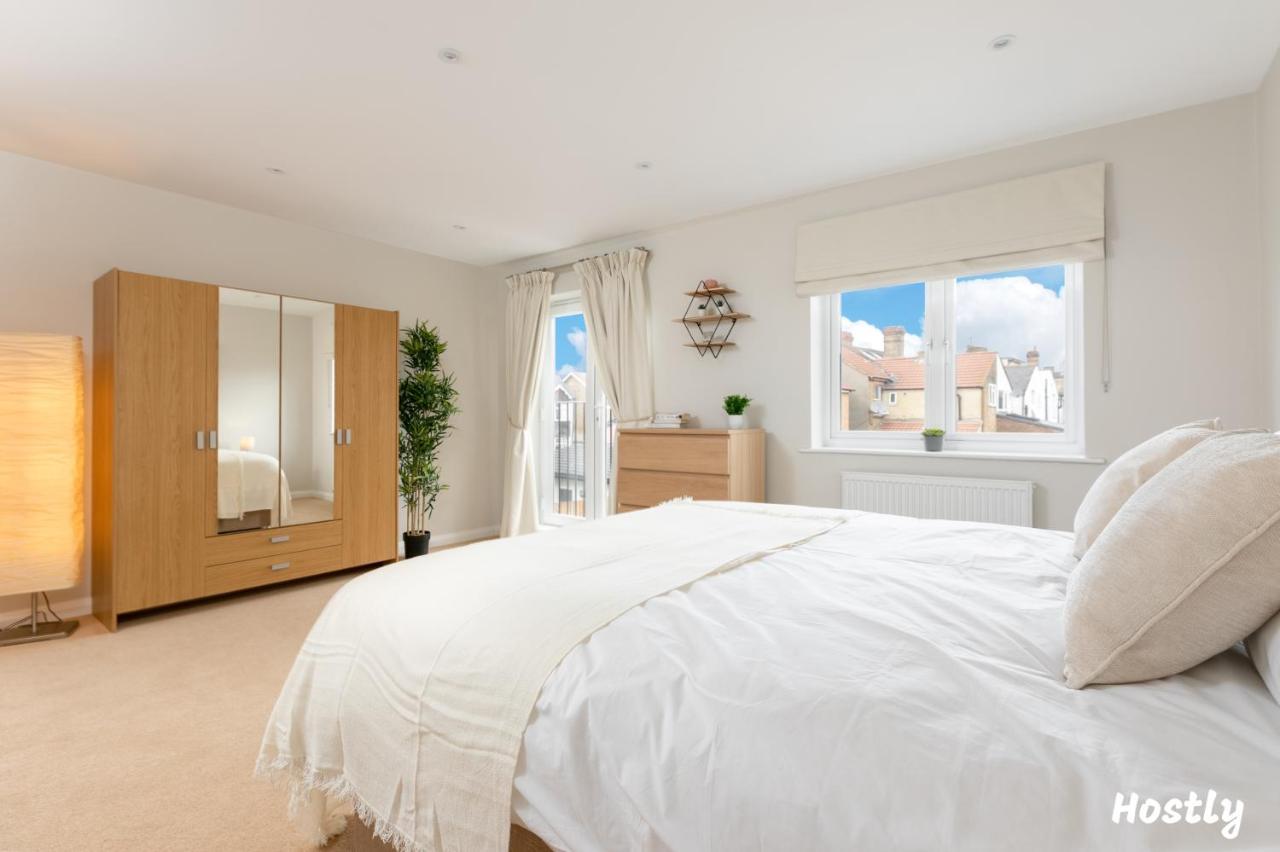 Turtle And Rabbit - Comfortable And Spacious Houses Слау Екстер'єр фото