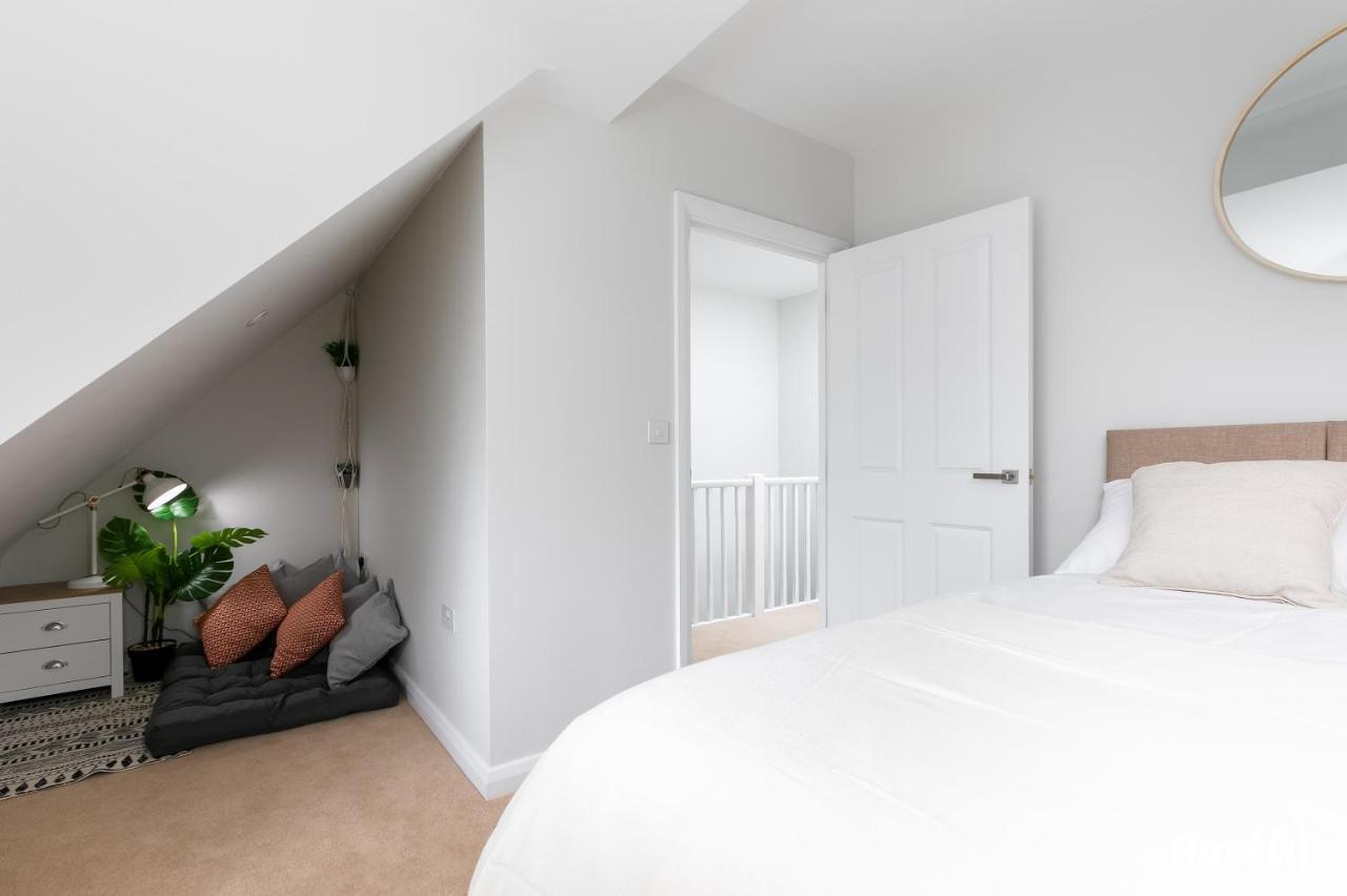 Turtle And Rabbit - Comfortable And Spacious Houses Слау Екстер'єр фото