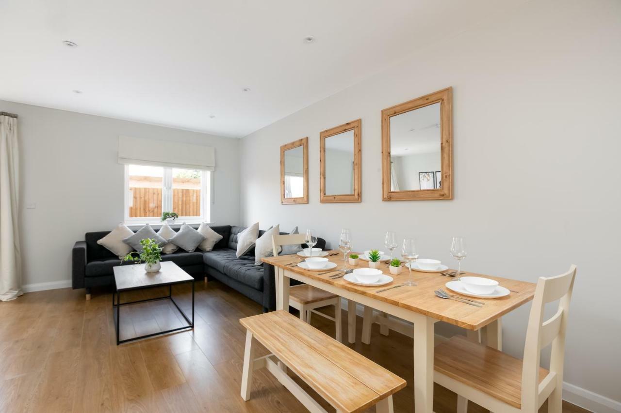 Turtle And Rabbit - Comfortable And Spacious Houses Слау Екстер'єр фото