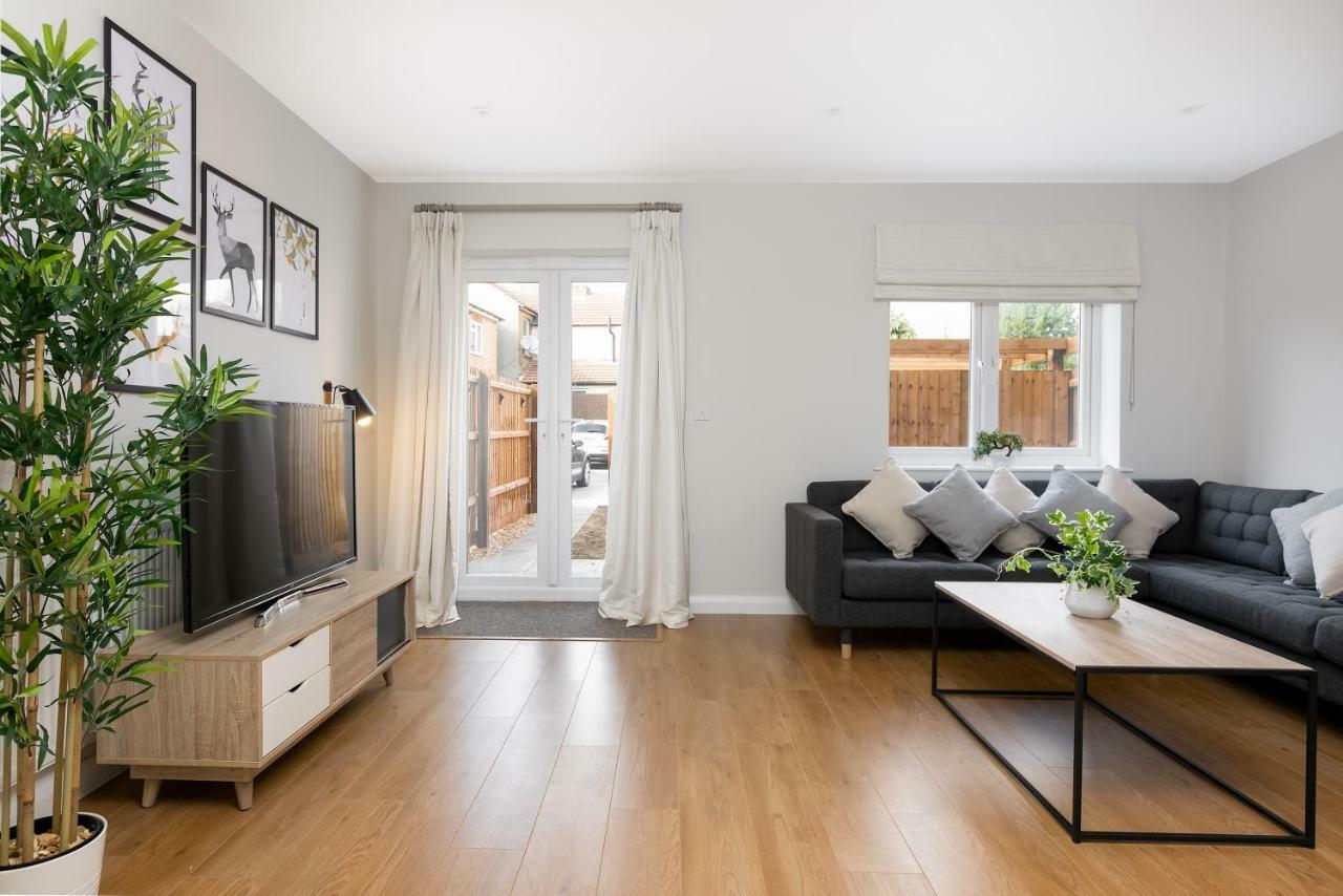 Turtle And Rabbit - Comfortable And Spacious Houses Слау Екстер'єр фото