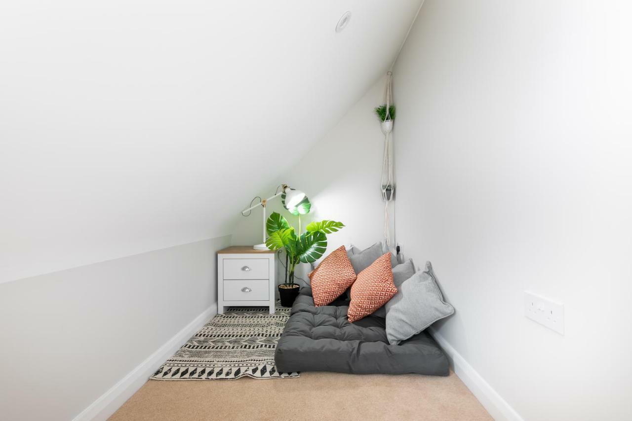 Turtle And Rabbit - Comfortable And Spacious Houses Слау Екстер'єр фото
